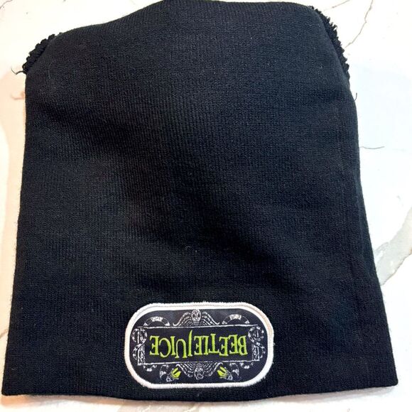 Beetle Juice | Youth Unisex Black White Green Hat and Glove Set - Picture 8 of 11